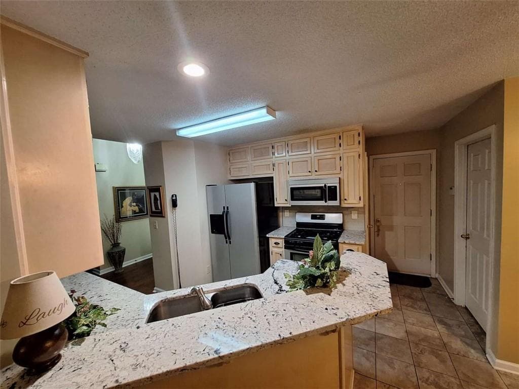 3 bedroom, 2 bathroom, 1,389 sq ft single family residence for sale at 3335 Rock Creek Drive, Rex, GA 30273 — photo 9