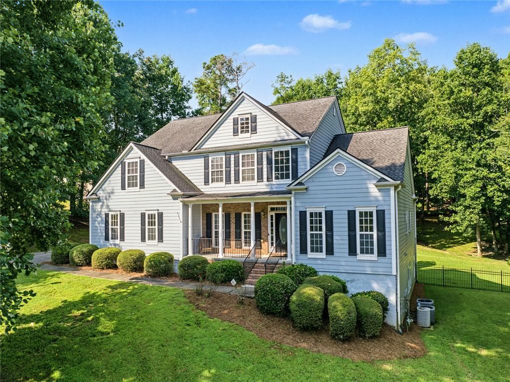 4 bedroom, 3 bathroom, 3,278 sq ft single family residence for sale at 1702 Imperial Court, Hoschton, GA 30548 — photo 2