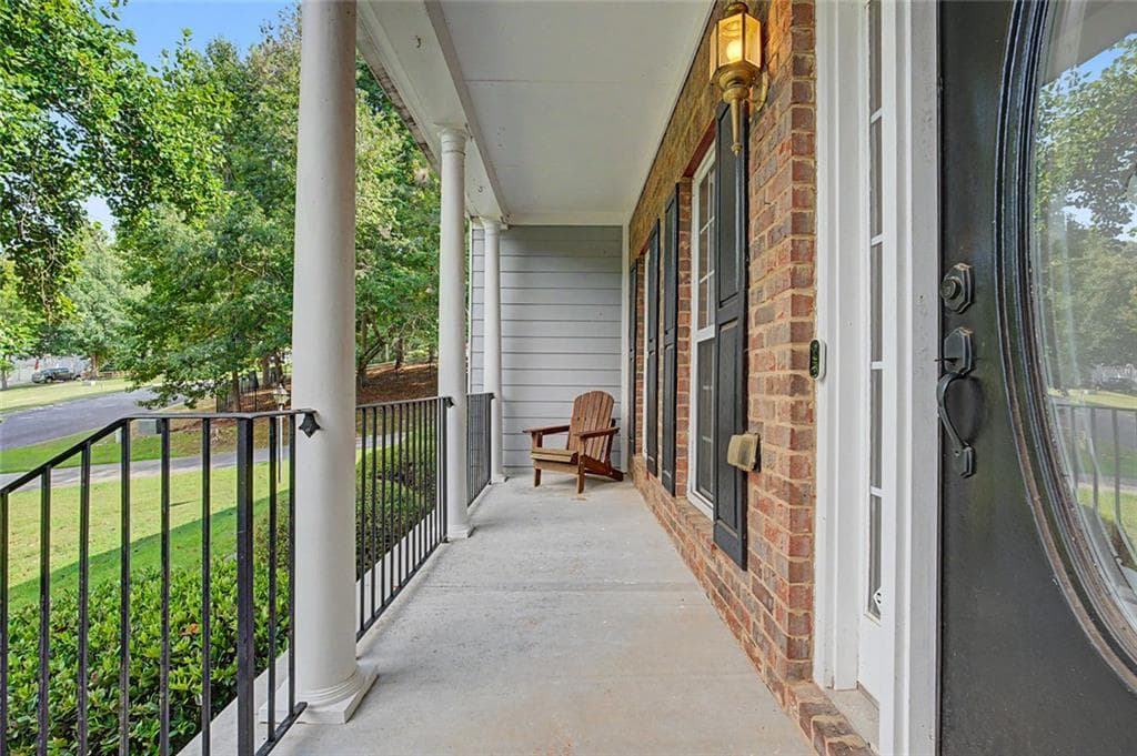 4 bedroom, 3 bathroom, 3,278 sq ft single family residence for sale at 1702 Imperial Court, Hoschton, GA 30548 — photo 4