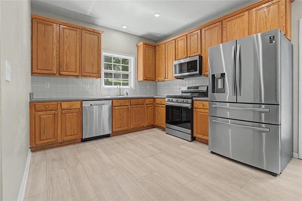 4 bedroom, 3 bathroom, 3,278 sq ft single family residence for sale at 1702 Imperial Court, Hoschton, GA 30548 — photo 6