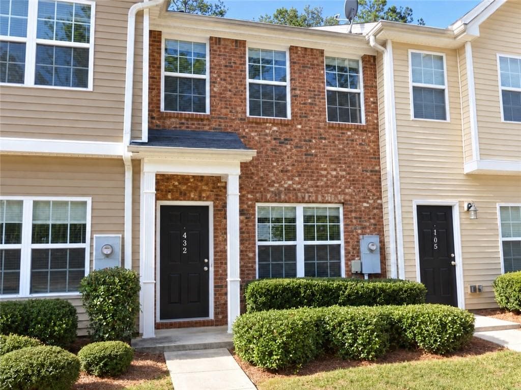 2 bedroom, 3 bathroom, 1,408 sq ft townhouse for sale at 432 Berckman Drive, Lilburn, GA 30047