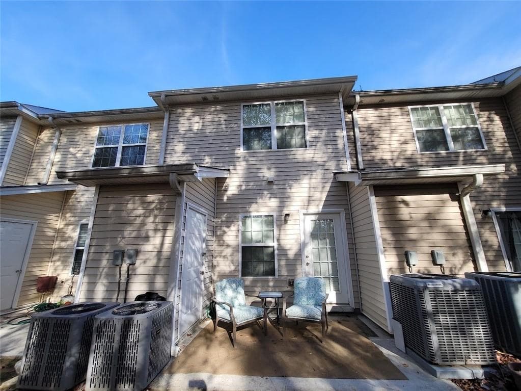 2 bedroom, 3 bathroom, 1,408 sq ft townhouse for sale at 432 Berckman Drive, Lilburn, GA 30047 — photo 4