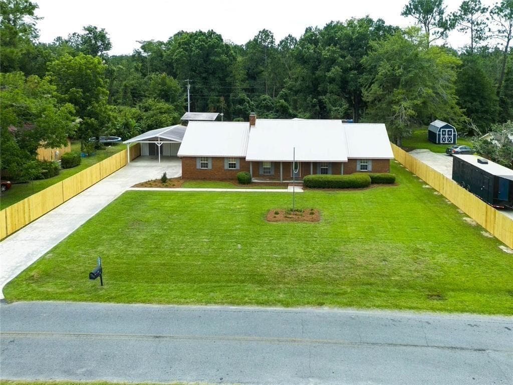 4 bedroom, 2 bathroom single family residence sold at 133 English Street, Douglas, GA 31535