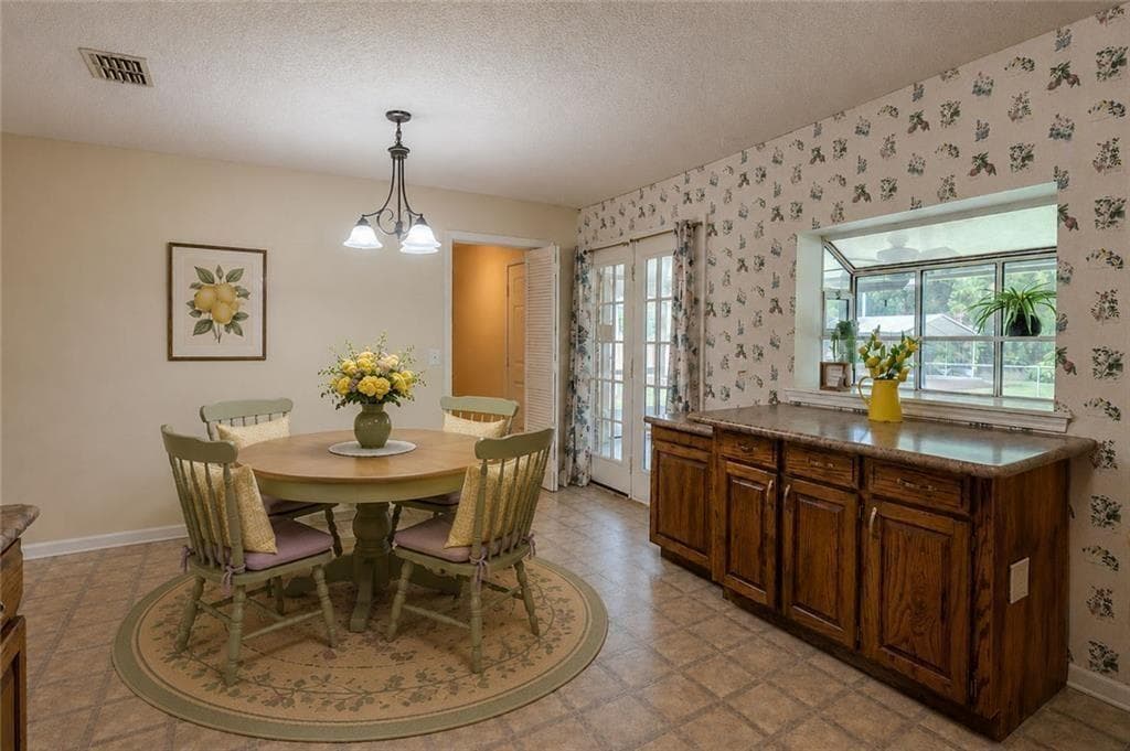 4 bedroom, 2 bathroom single family residence under contract at 133 English Street, Douglas, GA 31535 — photo 5