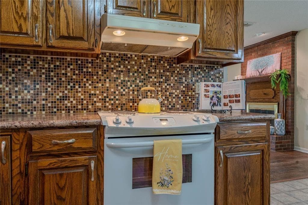 4 bedroom, 2 bathroom single family residence under contract at 133 English Street, Douglas, GA 31535 — photo 7