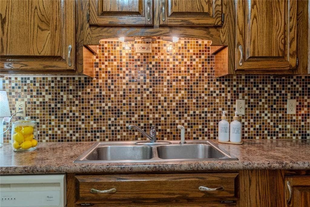4 bedroom, 2 bathroom single family residence under contract at 133 English Street, Douglas, GA 31535 — photo 8