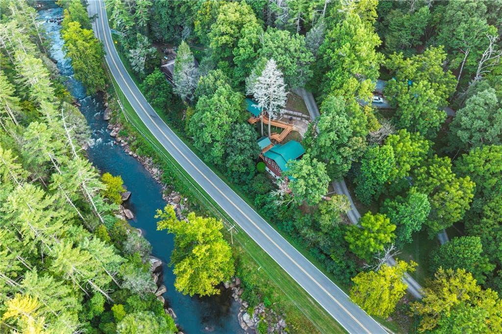 3 bedroom, 2 bathroom, 1,876 sq ft single family residence for sale at 55 River Bend Lane, Blue Ridge, GA 30513 — photo 4