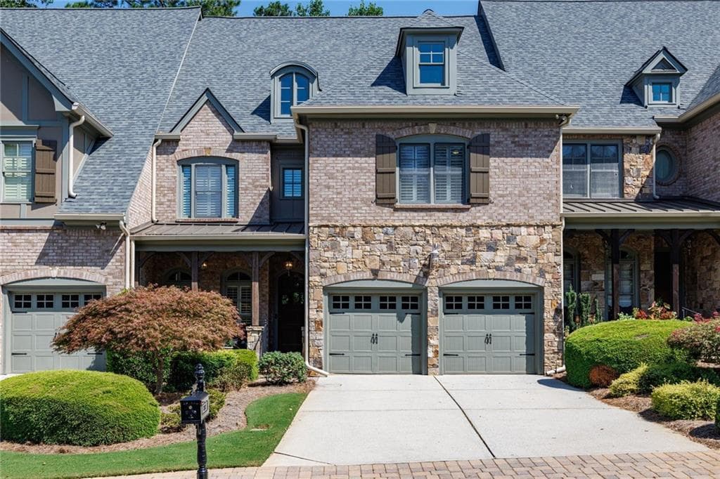 3 bedroom, 3 bathroom, 3,100 sq ft townhouse for sale at 230 Wisteria Circle, Roswell, GA 30076