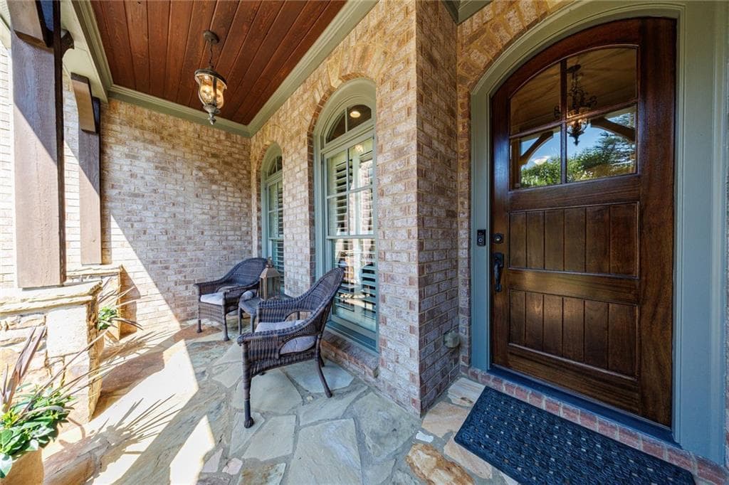 3 bedroom, 3 bathroom, 3,100 sq ft townhouse for sale at 230 Wisteria Circle, Roswell, GA 30076 — photo 2