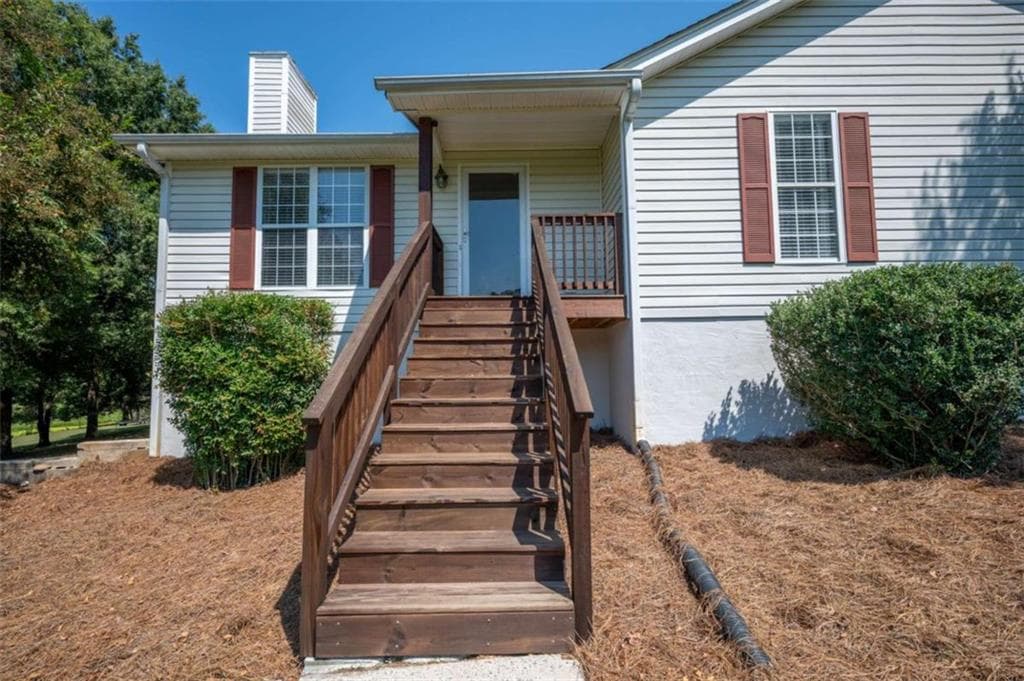 3 bedroom, 2 bathroom, 1,980 sq ft single family residence for sale at 437 Goat Road, Resaca, GA 30735 — photo 3