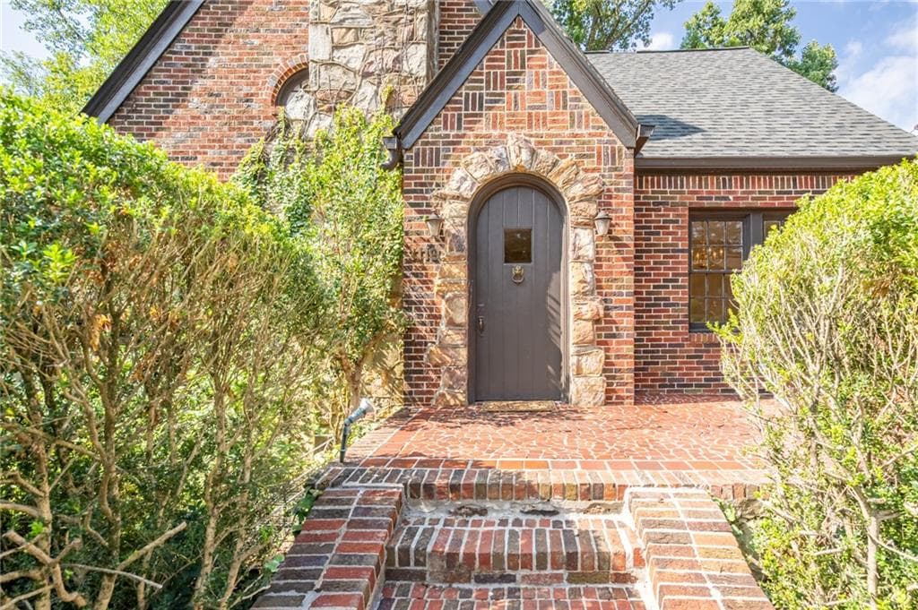 3 bedroom, 2 bathroom, 1,665 sq ft single family residence for sale at 1119 University Drive, Atlanta, GA 30306 — photo 3