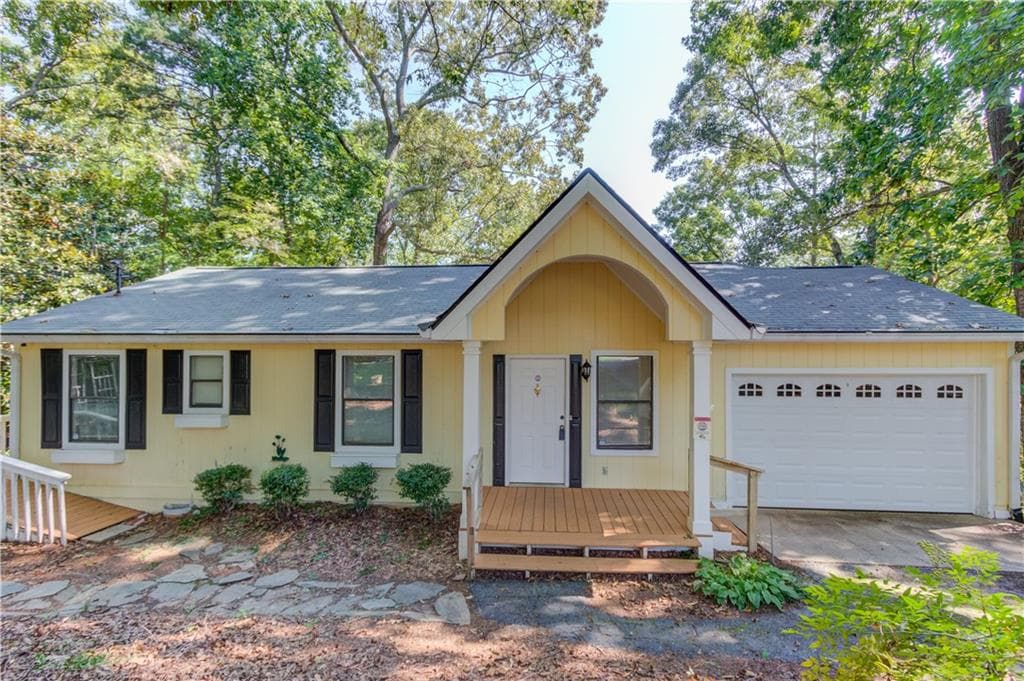 3 bedroom, 4 bathroom, 1,700 sq ft single family residence for sale at 3629 Lakeview Drive, Gainesville, GA 30501 — photo 3