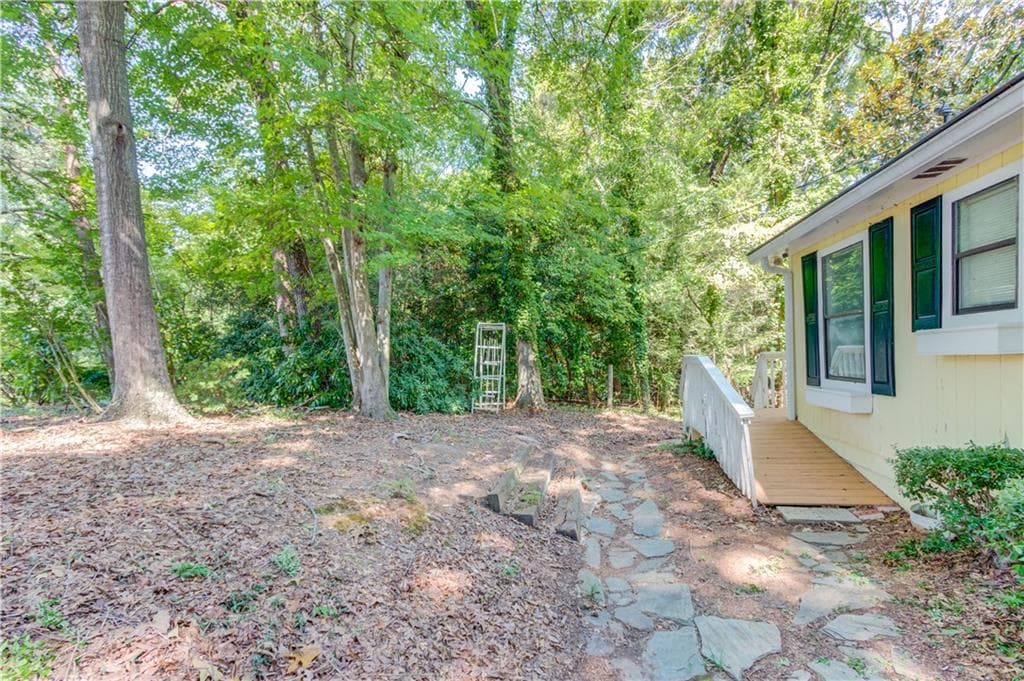 3 bedroom, 4 bathroom, 1,700 sq ft single family residence for sale at 3629 Lakeview Drive, Gainesville, GA 30501 — photo 4