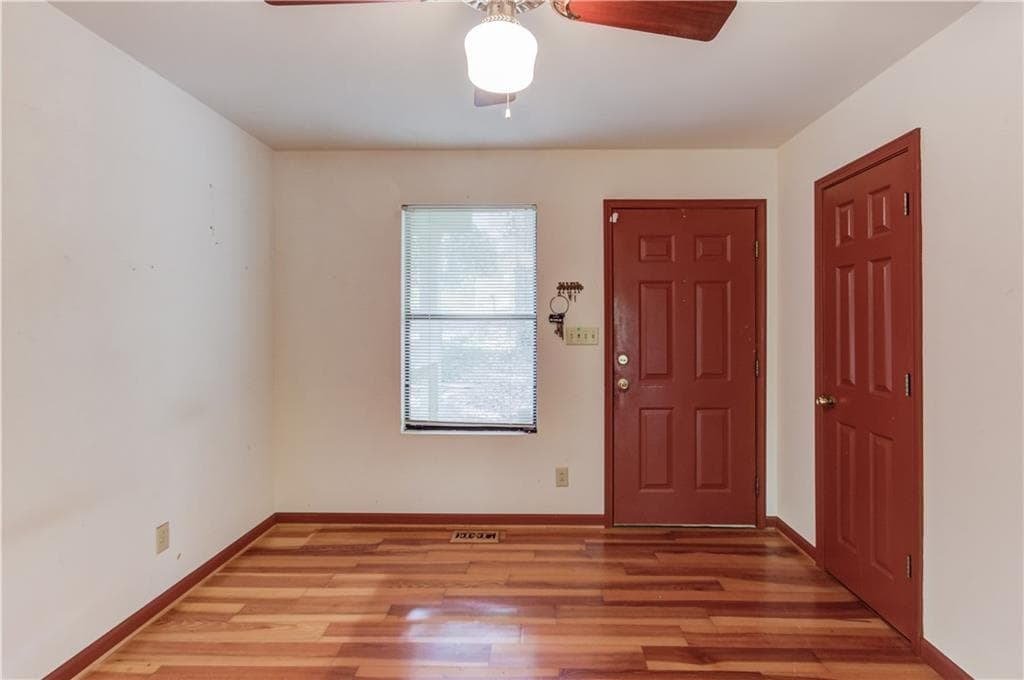 3 bedroom, 4 bathroom, 1,700 sq ft single family residence for sale at 3629 Lakeview Drive, Gainesville, GA 30501 — photo 7