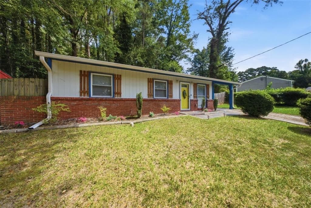 3 bedroom, 1 bathroom, 850 sq ft single family residence for sale at 371 Santa Lucia Terrace, Atlanta, GA 30318 — photo 3