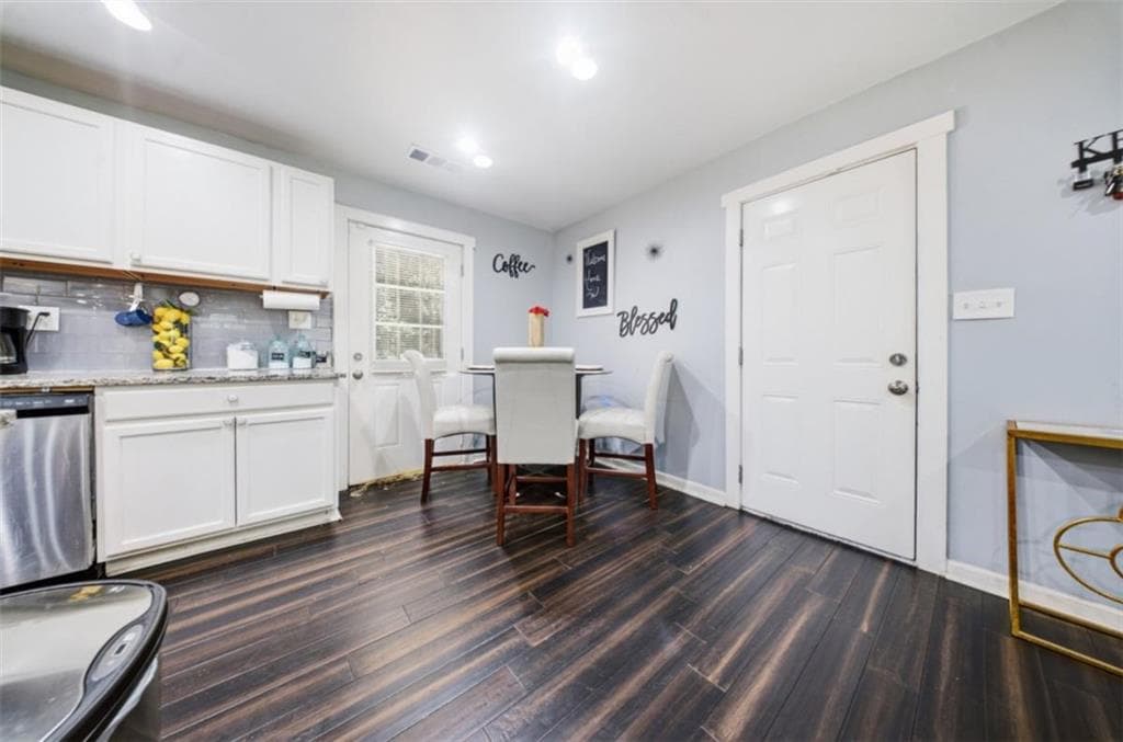 3 bedroom, 1 bathroom, 850 sq ft single family residence for sale at 371 Santa Lucia Terrace, Atlanta, GA 30318 — photo 8