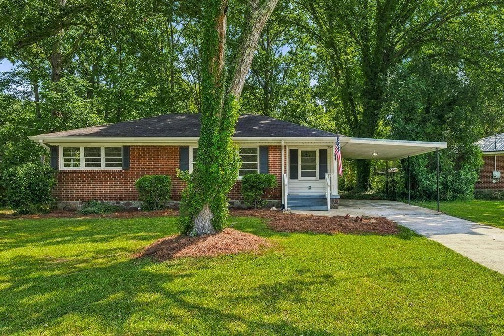 3 bedroom, 1 bathroom, 908 sq ft single family residence for sale at 20 Plymouth Road, Rome, GA 30165 — photo 1 of 15