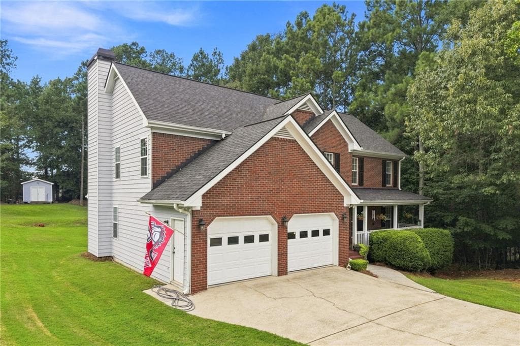 5 bedroom, 4 bathroom, 3,308 sq ft single family residence for sale at 5821 Silverthorn Drive, Flowery Branch, GA 30542 — photo 3