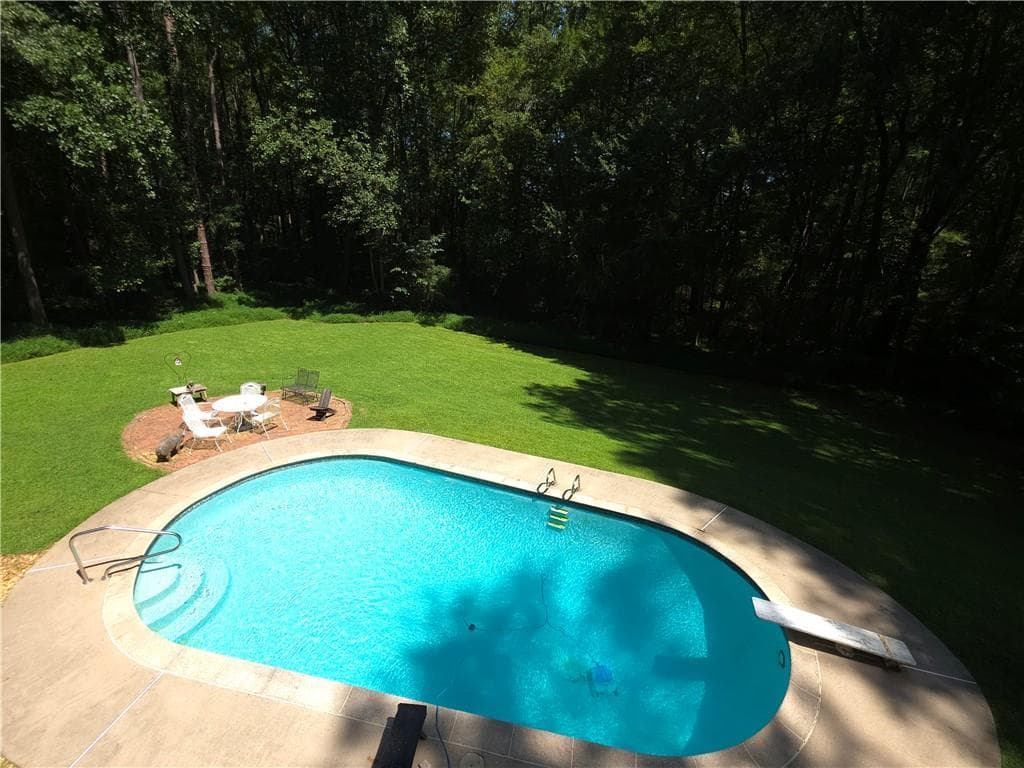 6 bedroom, 3 bathroom, 2,892 sq ft single family residence under contract at 170 Pruitt Drive, Alpharetta, GA 30004 — photo 3
