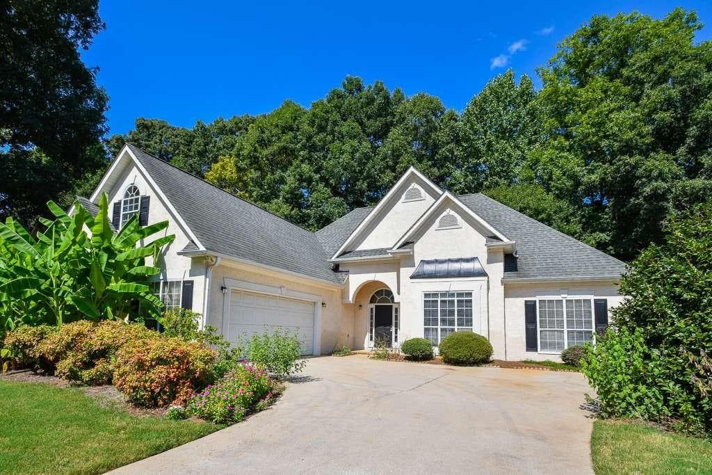 4 bedroom, 2 bathroom, 1,913 sq ft single family residence under contract at 104 Sweetbriar Walk, Stockbridge, GA 30281