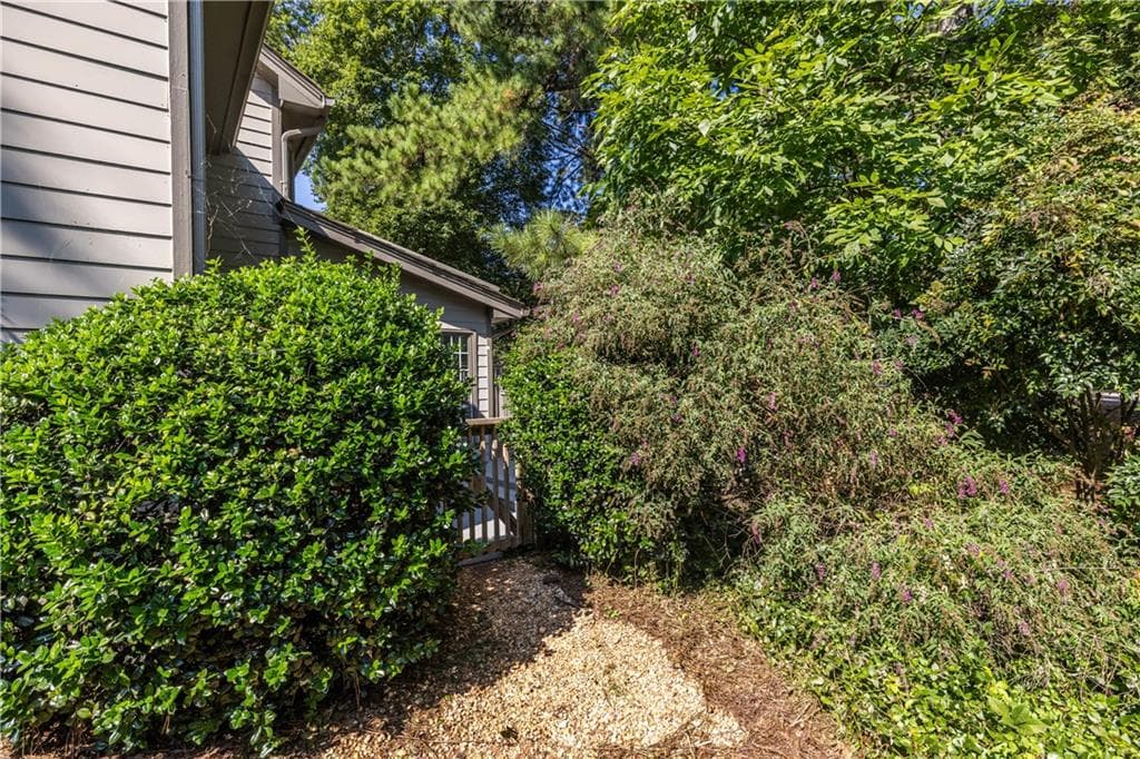 4 bedroom, 3 bathroom, 2,442 sq ft single family residence for rent at 2690 Camden Glen Court, Roswell, GA 30076 for $3,600 a month — photo 6