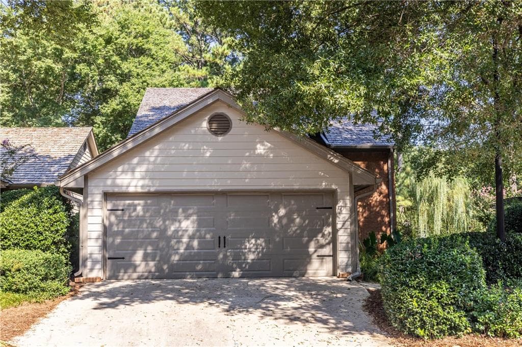 4 bedroom, 3 bathroom, 2,442 sq ft single family residence for rent at 2690 Camden Glen Court, Roswell, GA 30076 for $3,600 a month — photo 2