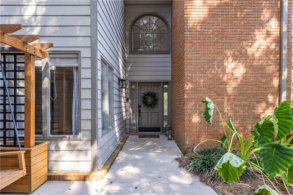 4 bedroom, 3 bathroom, 2,442 sq ft single family residence for rent at 2690 Camden Glen Court, Roswell, GA 30076 for $3,600 a month — photo 3