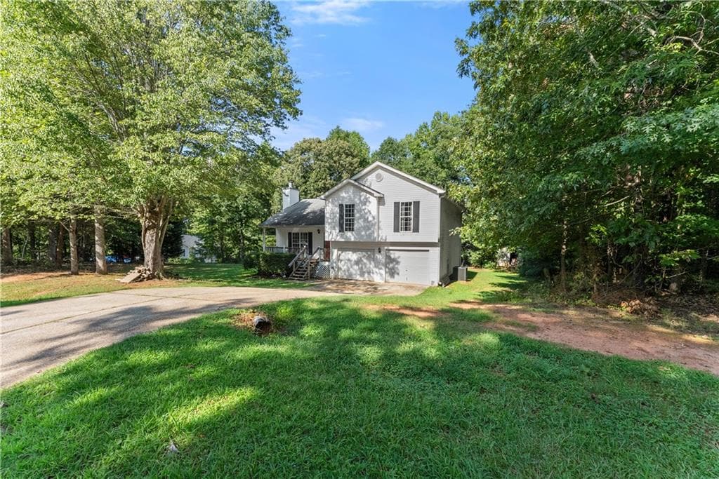 4 bedroom, 3 bathroom, 2,098 sq ft single family residence for sale at 174 Wisteria Trail, Mount Airy, GA 30563 — photo 4