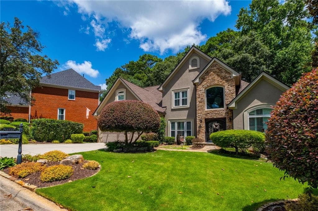5 bedroom, 5 bathroom, 3,372 sq ft single family residence under contract at 4850 Haydens Walk Drive, Johns Creek, GA 30022 — photo 2