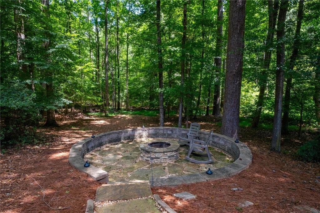 5 bedroom, 5 bathroom, 3,372 sq ft single family residence under contract at 4850 Haydens Walk Drive, Johns Creek, GA 30022 — photo 4