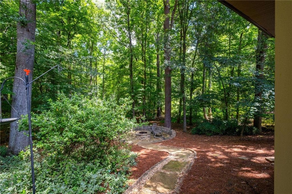 5 bedroom, 5 bathroom, 3,372 sq ft single family residence under contract at 4850 Haydens Walk Drive, Johns Creek, GA 30022 — photo 5