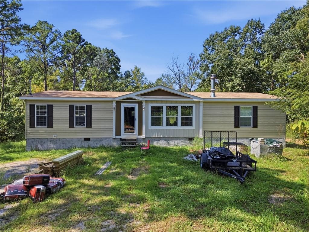 3 bedroom, 3 bathroom, 2,048 sq ft single family residence for sale at 154 Silvers Road, Chatsworth, GA 30705