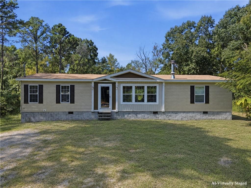 3 bedroom, 3 bathroom, 2,048 sq ft single family residence for sale at 154 Silvers Road, Chatsworth, GA 30705 — photo 2