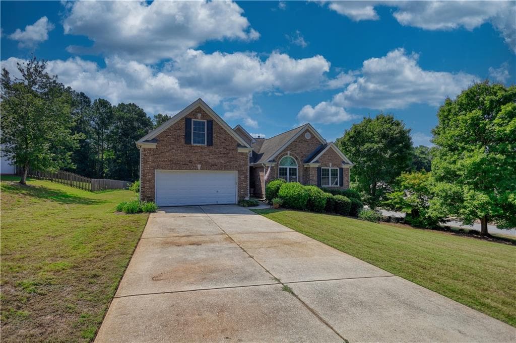 4 bedroom, 2 bathroom, 2,683 sq ft single family residence for sale at 1230 Morgans Run, Monroe, GA 30656 — photo 4
