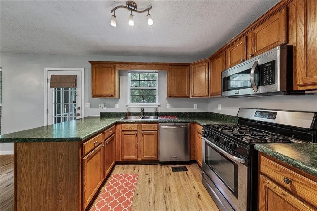 4 bedroom, 4 bathroom, 2,571 sq ft single family residence for sale at 6459 The Kings Way, Douglasville, GA 30135 — photo 4