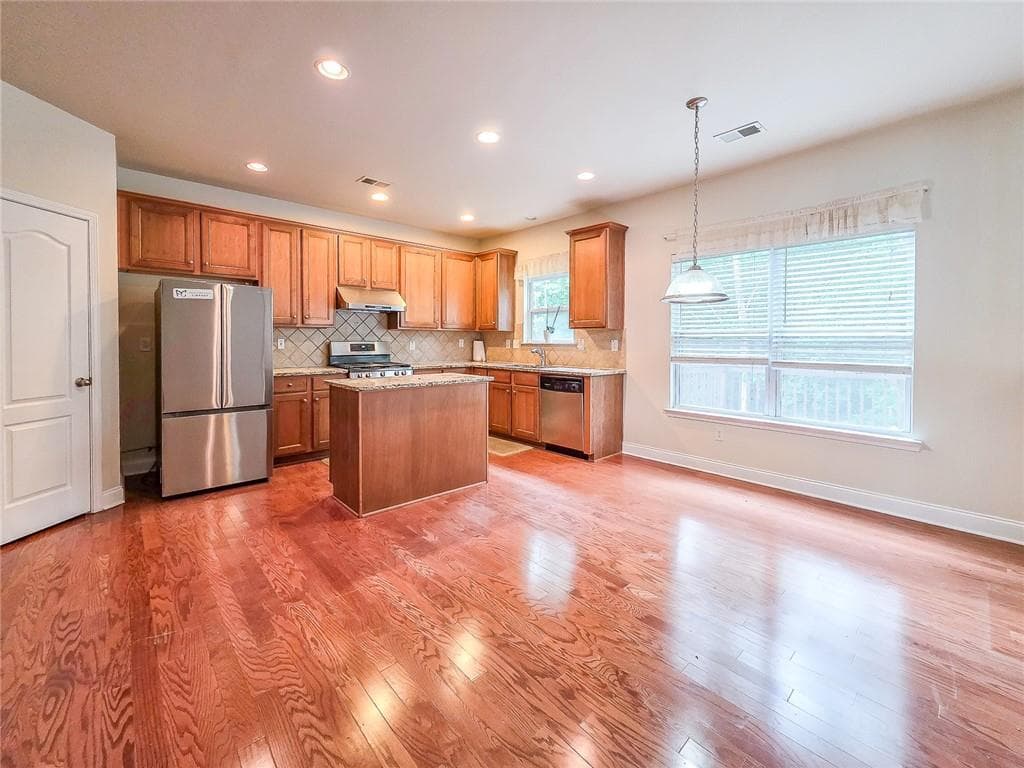 6 bedroom, 4 bathroom, 4,368 sq ft single family residence for sale at 1495 Rocky Shoals Lane, Suwanee, GA 30024 — photo 8