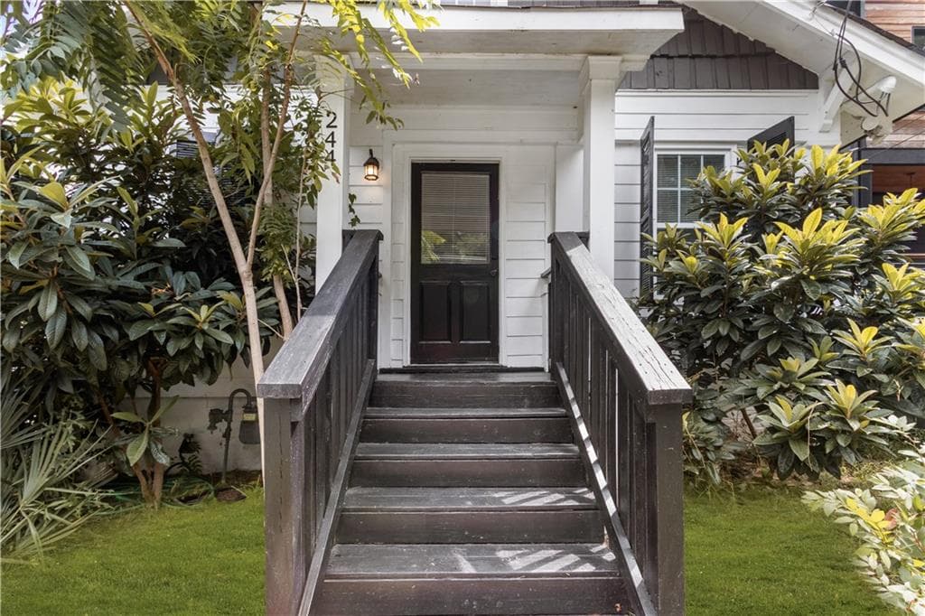 3 bedroom, 2 bathroom, 1,230 sq ft single family residence for sale at 244 Laurel Avenue, Atlanta, GA 30314 — photo 2