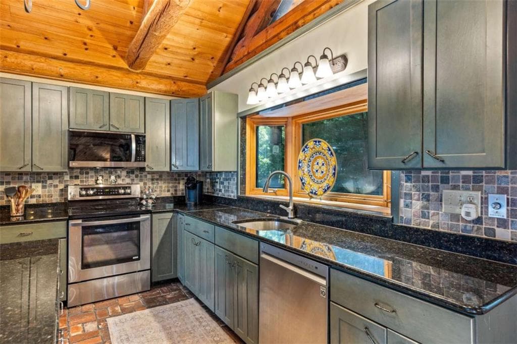 5 bedroom, 4 bathroom, 4,919 sq ft single family residence for sale at 260 Observation Lane, Blue Ridge, GA 30513 — photo 8