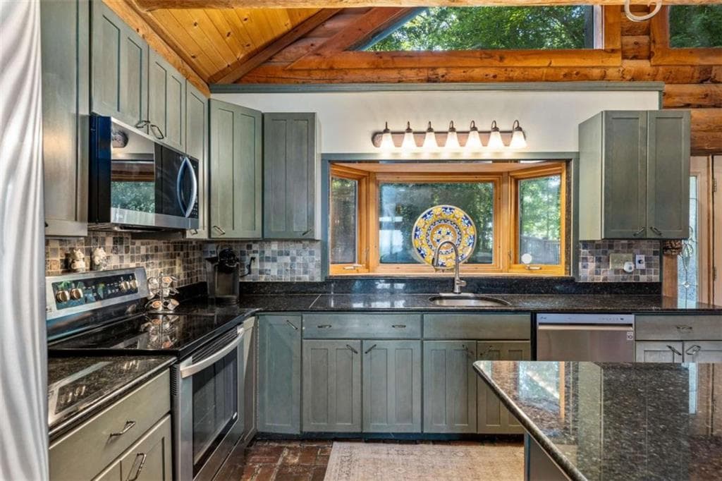 5 bedroom, 4 bathroom, 4,919 sq ft single family residence for sale at 260 Observation Lane, Blue Ridge, GA 30513 — photo 9