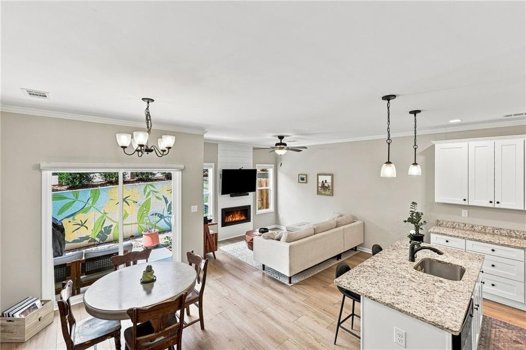 3 bedroom, 3 bathroom, 1,529 sq ft townhouse for sale at 1489 Bluff Valley Circle, Gainesville, GA 30504 — photo 4