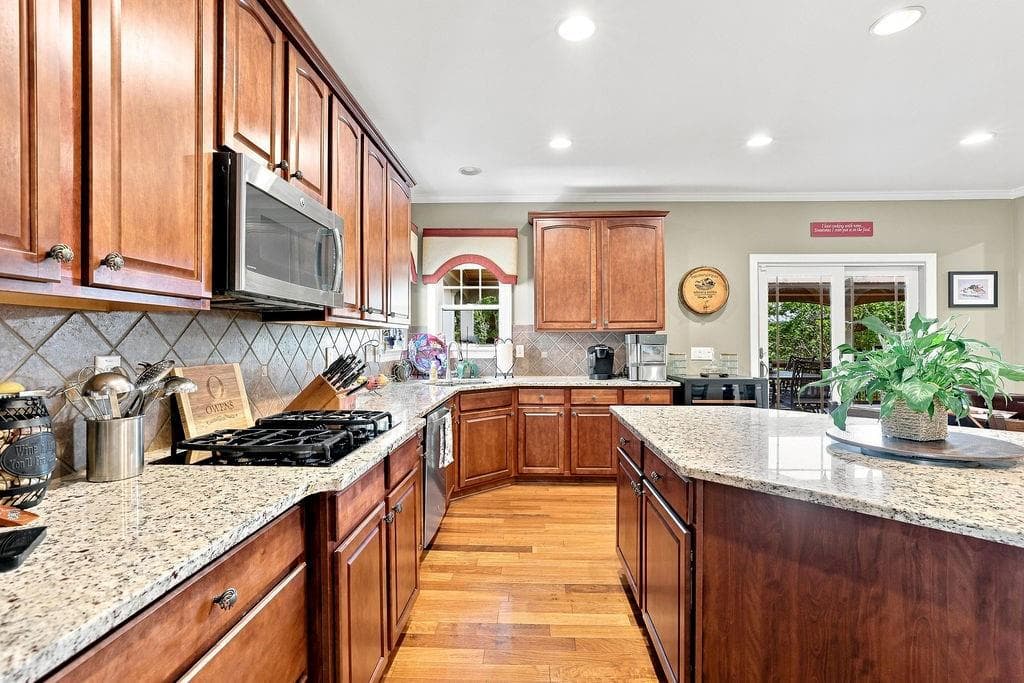 4 bedroom, 4 bathroom, 5,264 sq ft single family residence under contract at 4505 Hedgewood Drive, Cumming, GA 30041 — photo 4