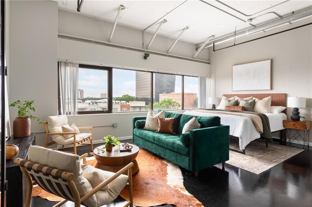 1 bedroom, 1 bathroom, 581 sq ft condominium for sale at 120 Ralph Mcgill Boulevard 610, Atlanta, GA 30308 — photo 1 of 24