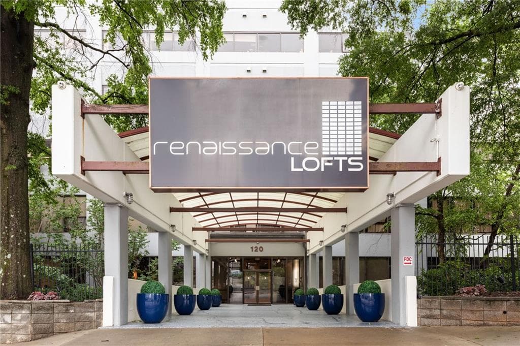 1 bedroom, 1 bathroom, 581 sq ft condominium for sale at 120 Ralph Mcgill Boulevard 610, Atlanta, GA 30308 — photo 2