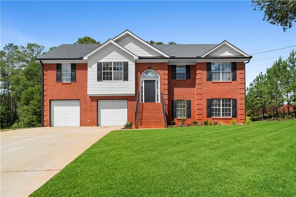 4 bedroom, 3 bathroom, 2,353 sq ft single family residence under contract at 130 Fields Creek Way, Covington, GA 30016 — photo 2