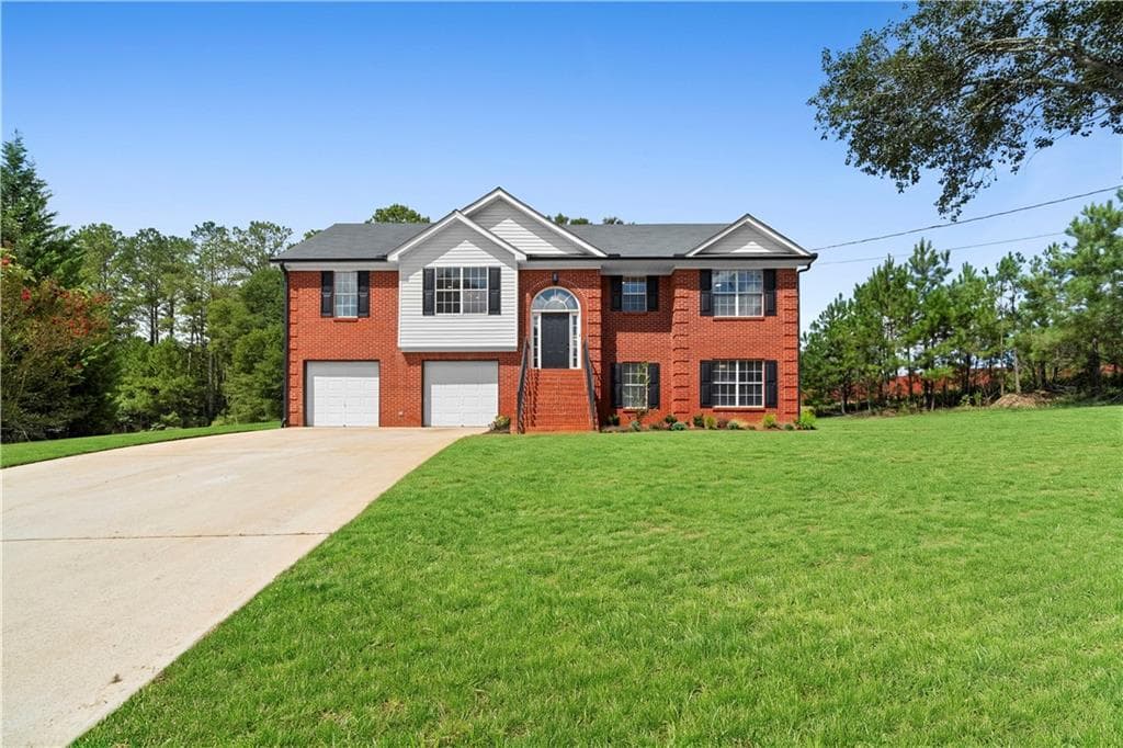 4 bedroom, 3 bathroom, 2,353 sq ft single family residence under contract at 130 Fields Creek Way, Covington, GA 30016 — photo 3