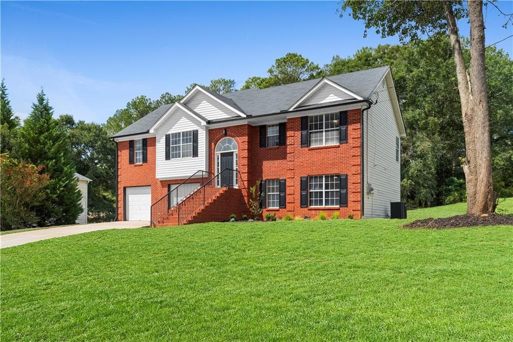 4 bedroom, 3 bathroom, 2,353 sq ft single family residence under contract at 130 Fields Creek Way, Covington, GA 30016 — photo 4