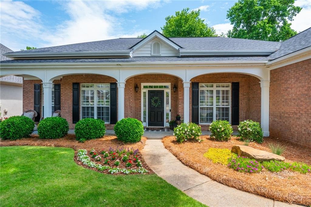 3 bedroom, 2 bathroom, 2,431 sq ft single family residence under contract at 615 Mae Lane, Alpharetta, GA 30004 — photo 2
