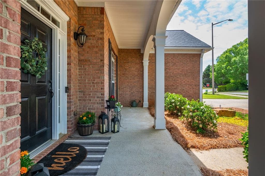 3 bedroom, 2 bathroom, 2,431 sq ft single family residence under contract at 615 Mae Lane, Alpharetta, GA 30004 — photo 5