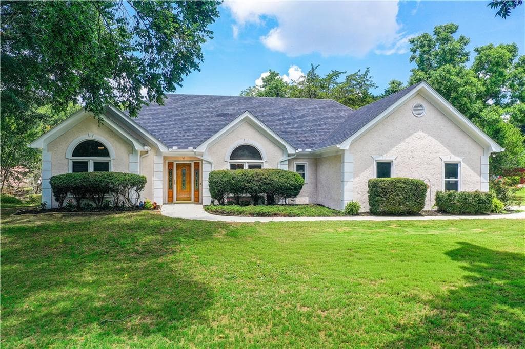 3 bedroom, 2 bathroom, 1,900 sq ft single family residence for sale at 1001 Marie Hill Court, Conyers, GA 30094
