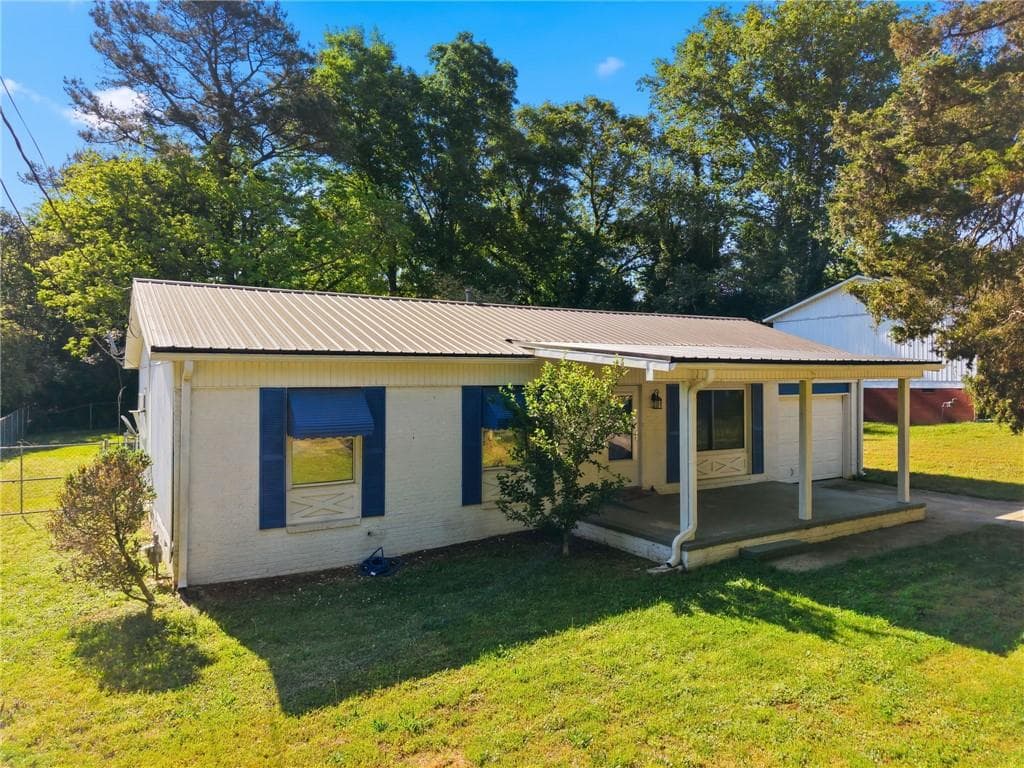 3 bedroom, 1 bathroom, 1,000 sq ft single family residence for sale at 360 Martin Circle, Athens, GA 30601 — photo 3